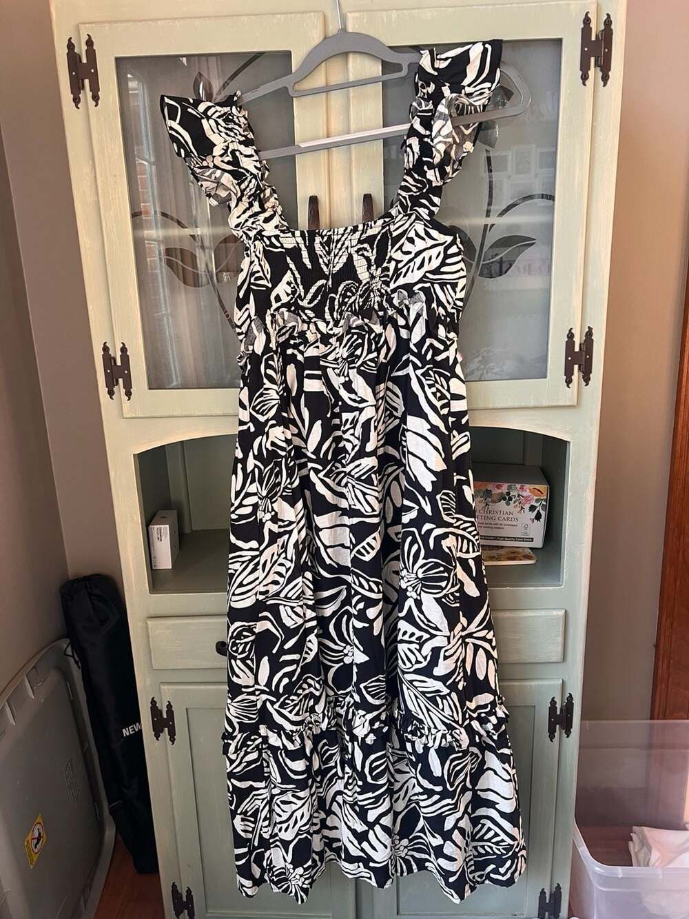 Blu Pepper Black and White Tropical Floral Ruffle Midi Dress Small NWT - Picture 5 of 7